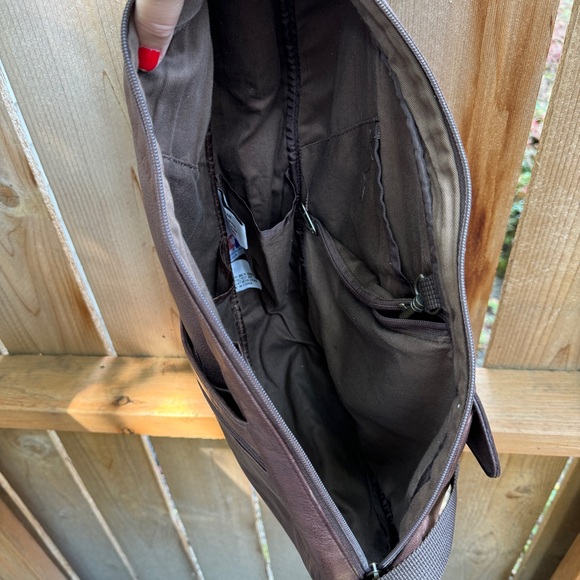 LL Bean Brown Leather Traveler Sling-Bag OS - Picture 8 of 10